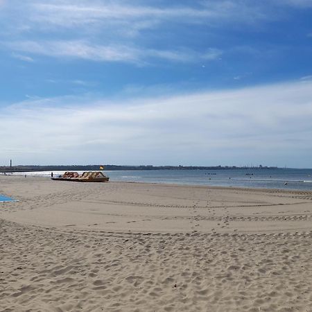 Hotel Restaurant Calypso Fos-sur-Mer Bagian luar foto