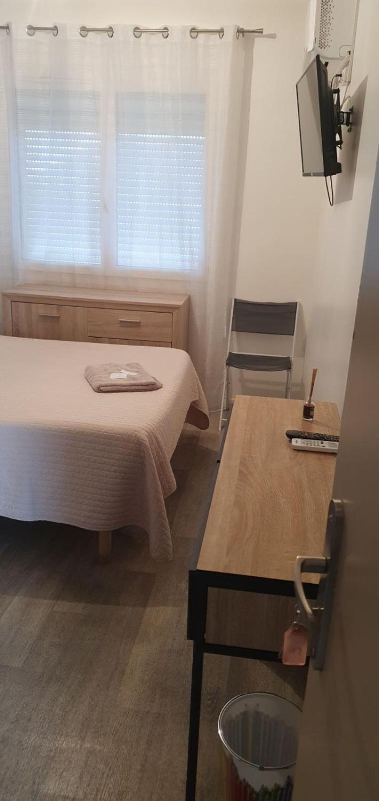 Hotel Restaurant Calypso Fos-sur-Mer Bagian luar foto