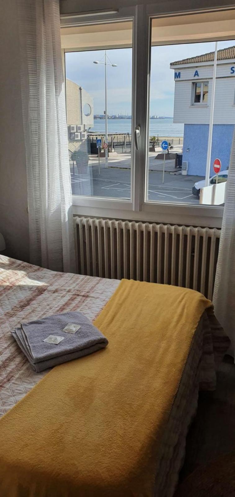 Hotel Restaurant Calypso Fos-sur-Mer Bagian luar foto