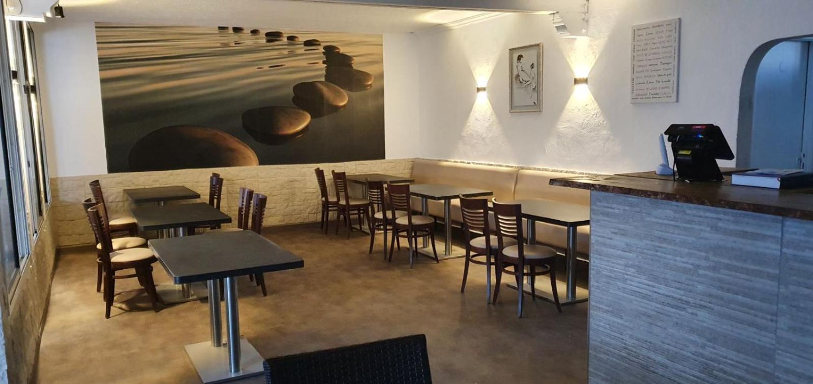 Hotel Restaurant Calypso Fos-sur-Mer Bagian luar foto