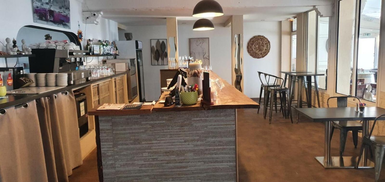 Hotel Restaurant Calypso Fos-sur-Mer Bagian luar foto