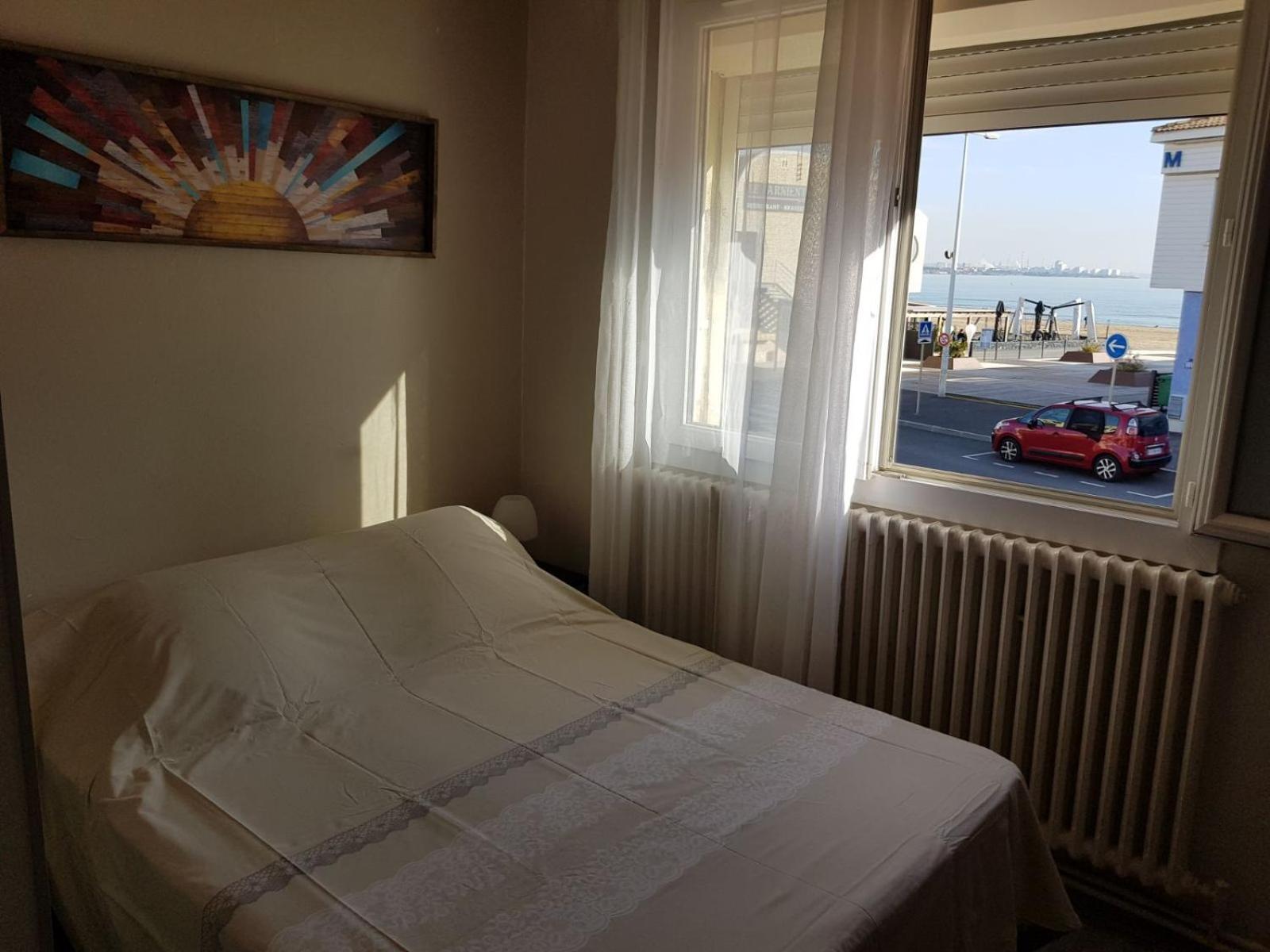 Hotel Restaurant Calypso Fos-sur-Mer Bagian luar foto