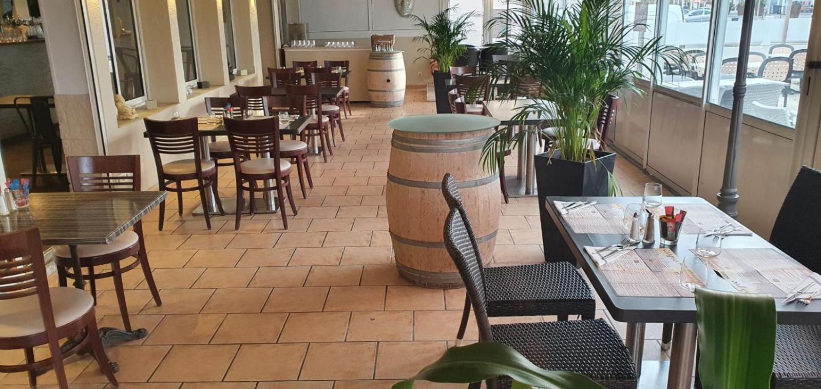 Hotel Restaurant Calypso Fos-sur-Mer Bagian luar foto