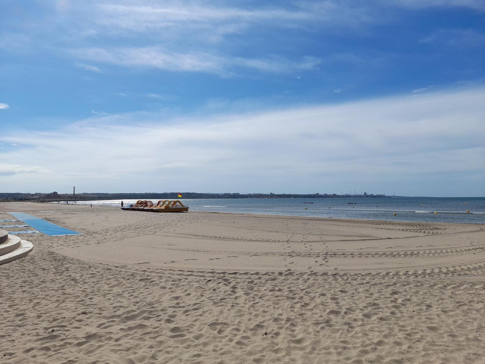 Hotel Restaurant Calypso Fos-sur-Mer Bagian luar foto