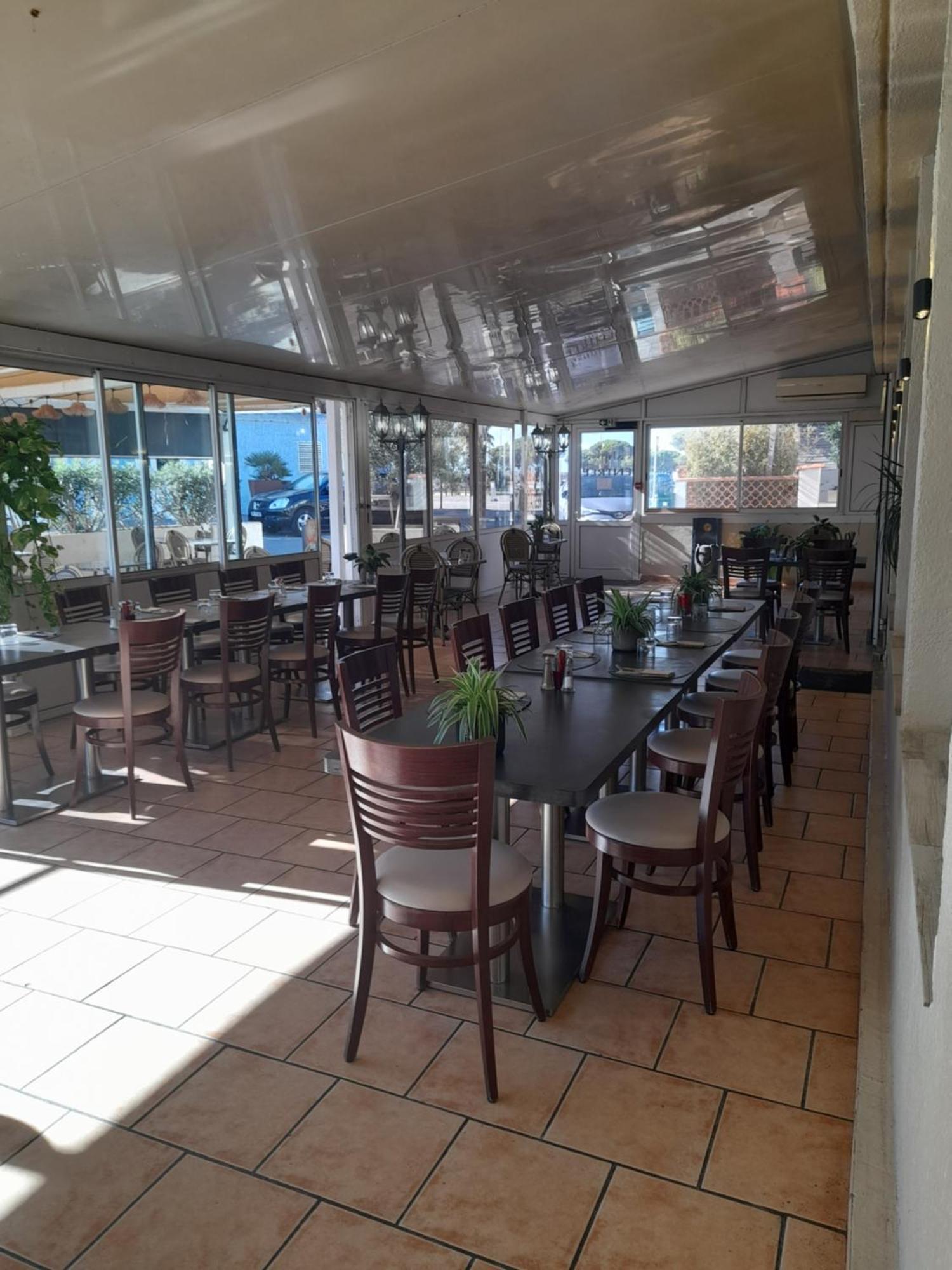 Hotel Restaurant Calypso Fos-sur-Mer Bagian luar foto