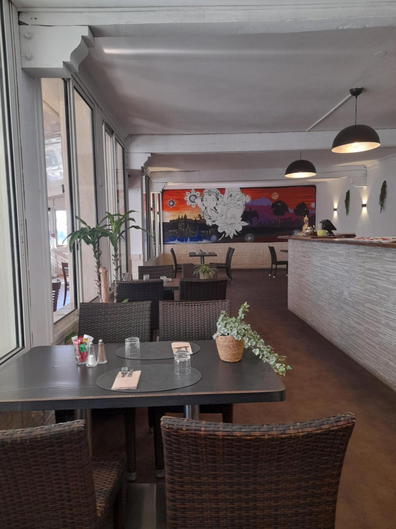 Hotel Restaurant Calypso Fos-sur-Mer Bagian luar foto