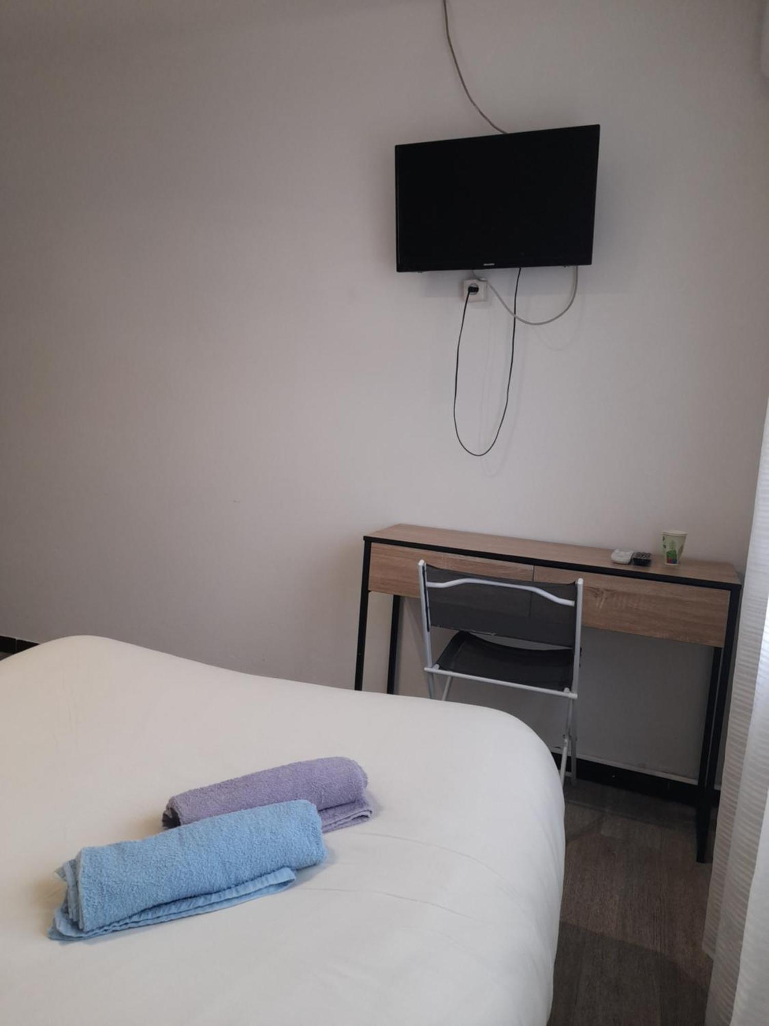 Hotel Restaurant Calypso Fos-sur-Mer Bagian luar foto
