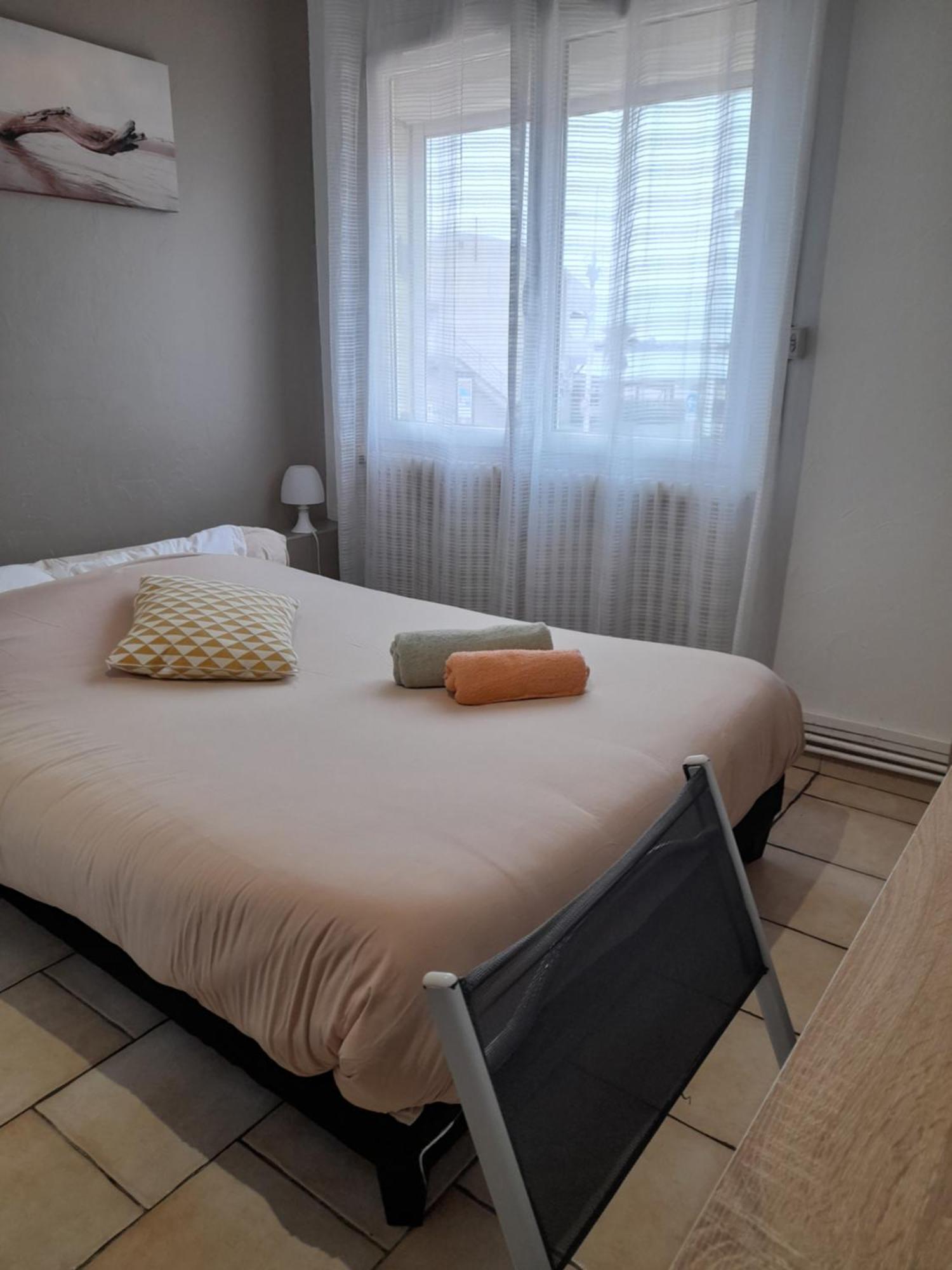 Hotel Restaurant Calypso Fos-sur-Mer Bagian luar foto