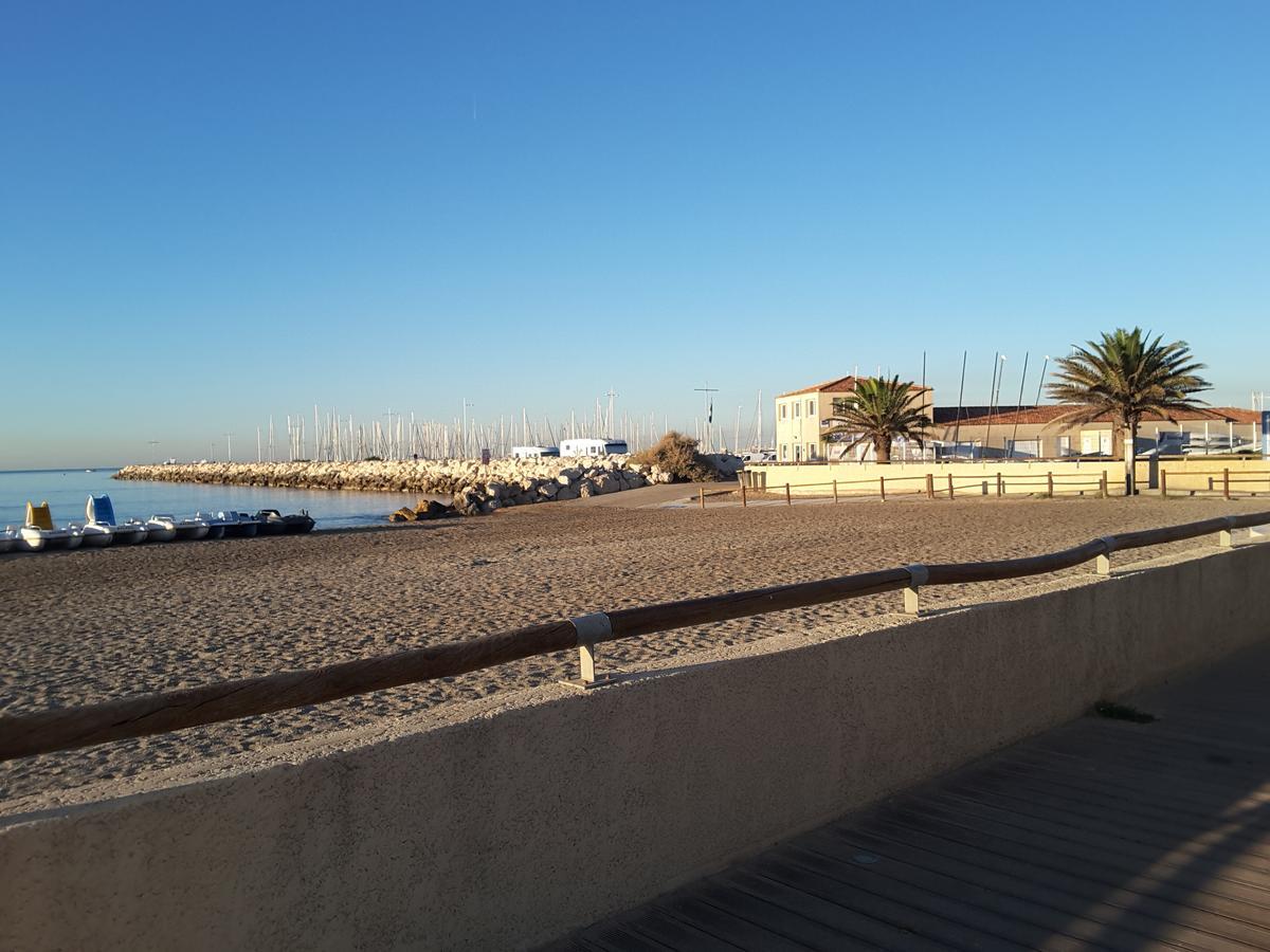 Hotel Restaurant Calypso Fos-sur-Mer Bagian luar foto