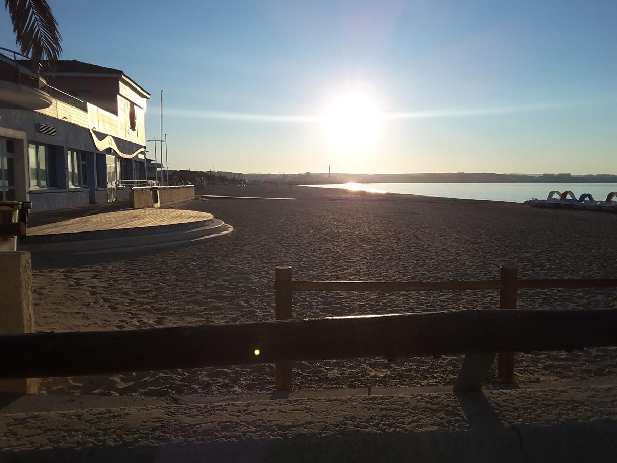 Hotel Restaurant Calypso Fos-sur-Mer Bagian luar foto