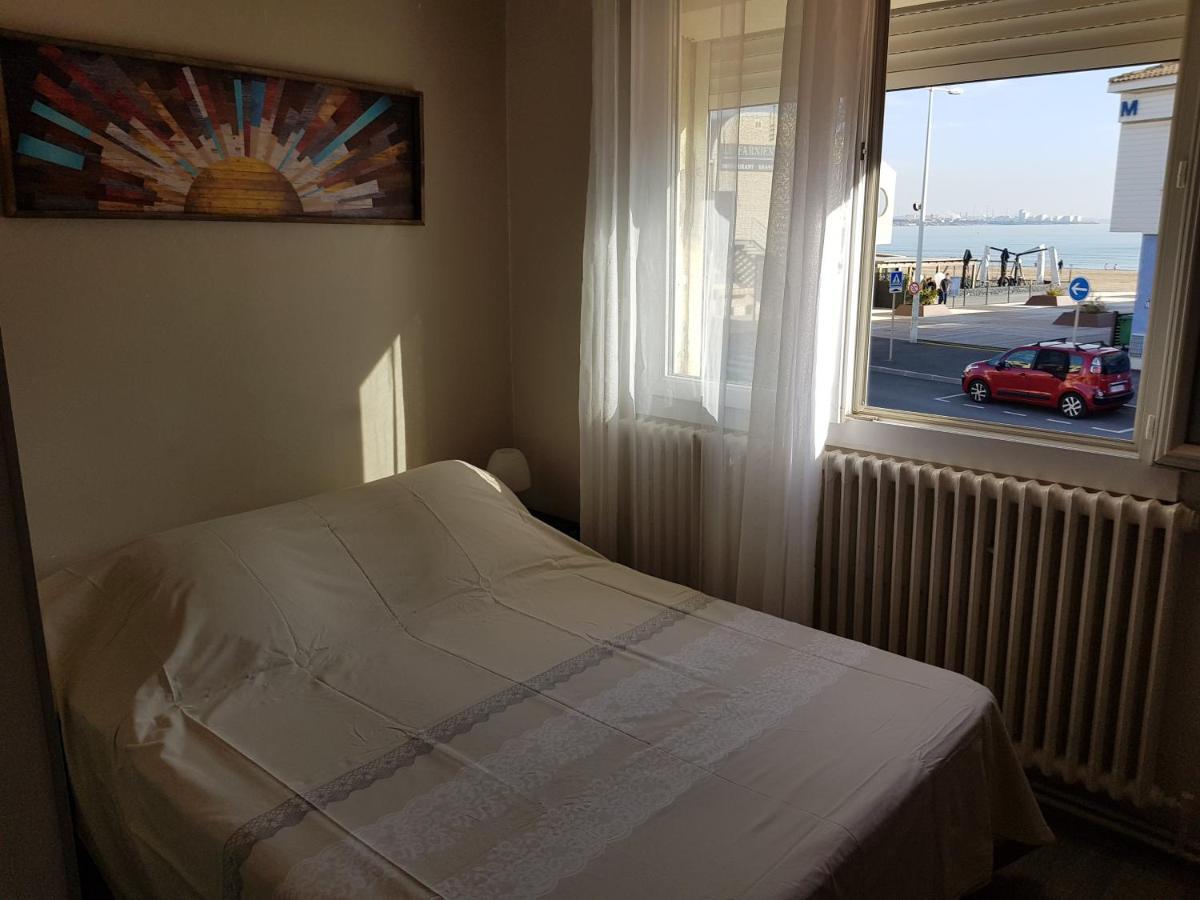 Hotel Restaurant Calypso Fos-sur-Mer Bagian luar foto